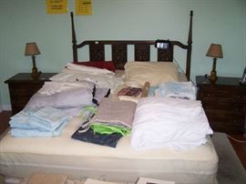 QUEEN-SIZE BED & BEDDING