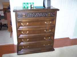 CHEST OF DRAWERS