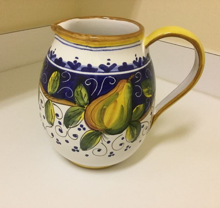 Fratelli Mari pitcher, hand painted in Deruta, Italy, part of a complete set of tableware for 12, also with platter & candlesticks