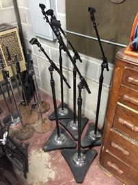  Stand (5) Shure Black Microphone Stands HEAVY    http://www.ctonlineauctions.com/detail.asp?id=683558