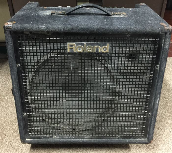 AMP, Roland KC500 on Rollers  http://www.ctonlineauctions.com/detail.asp?id=683648