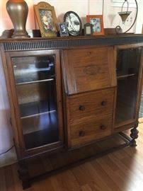 Display Cabinet (close)