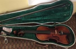 3/4 E.R. Pfretzschner Violin with Fiberglass Bow