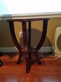 Small side table.  Made by Dimensions.  20" circle, 24.5" tall