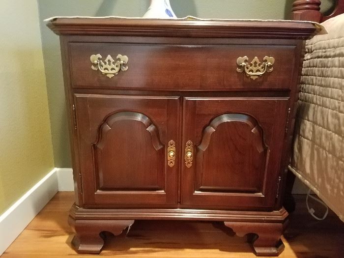 Ethan Allen complete bedroom set.  Solid cherry Georgian court cabinet with one drawer and double doors with storage cabinet standing on bracket feet.  It is in very good condition   27' x 16" x 26.5"