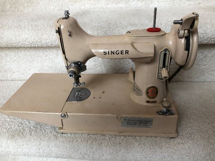 TAN Singer Featherweight Sewing Machine