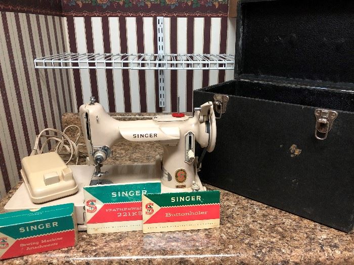 TAN Singer Featherweight Sewing Machine