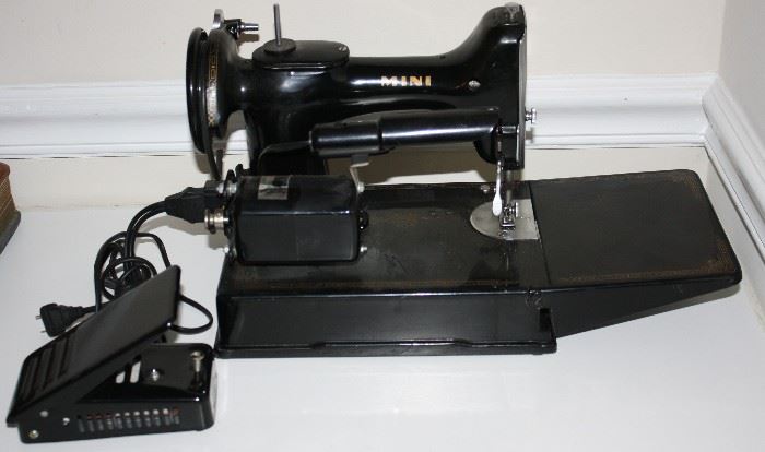 Hals Mini Classic Sewing Machine.