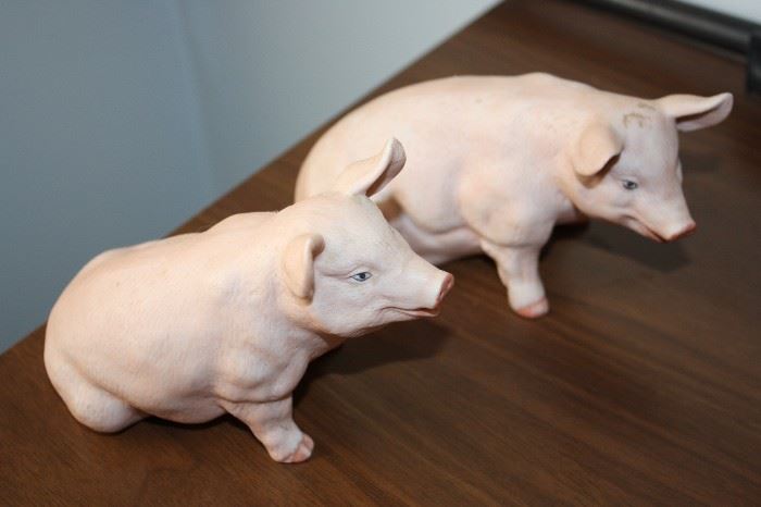 Pair of Royal Crown Pigs  Rare