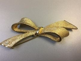 Bow pin.