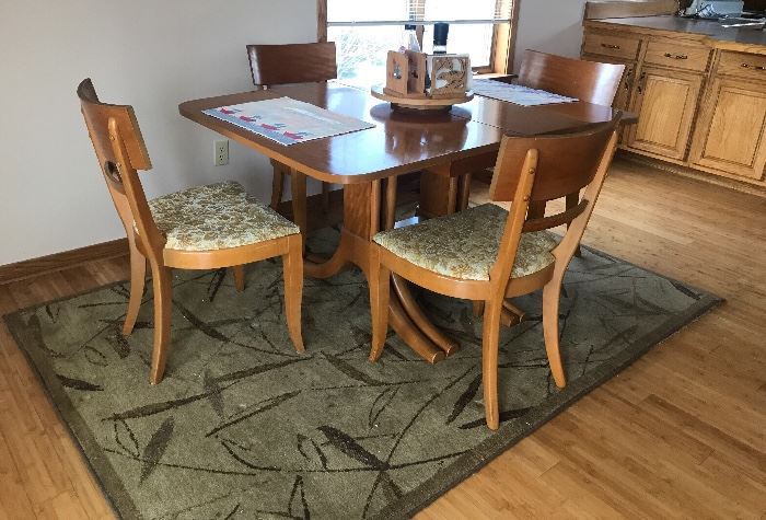 Mid Century Modern Dining Room Set.  Table, 6 Chairs and Leafs!  Makes a large table.  Check out the legs on this table...love it!  Has matching Hutch and Buffet!