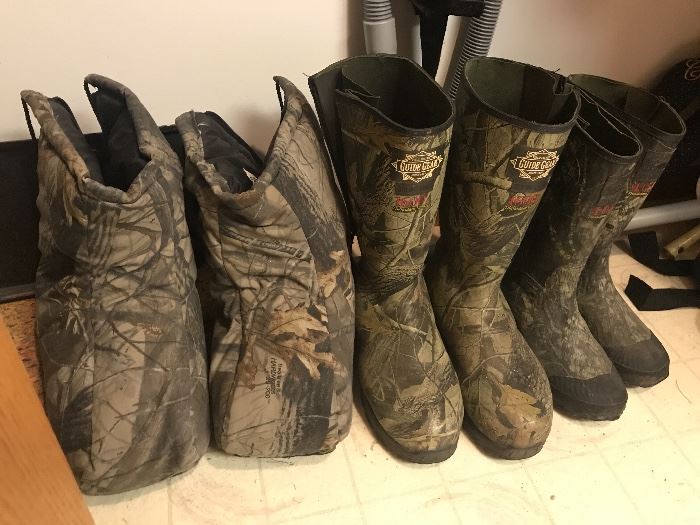 CAMO HUNTING BOOTS AND CLOTHING