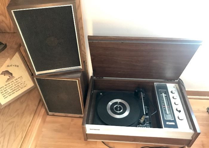 vintage stereo player and albums
