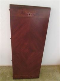 3-Table Leaves with storage underneath the table