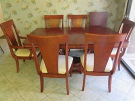 Dining Room Table/6 Chairs. Size: 44" X 72" X 31" Includes 1-18" Leaf