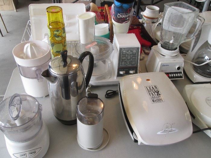 Small Appliances...Looks like a Vintage Farberware Coffee Pot