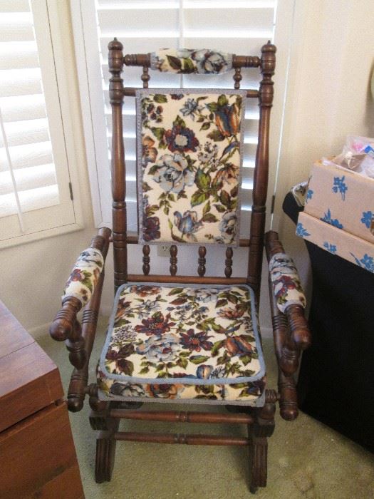 Older-style Chair with Glider mechanism