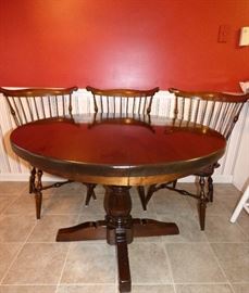 Vintage pine pedestal table with 2 leaves, 4 Windsor style chairs