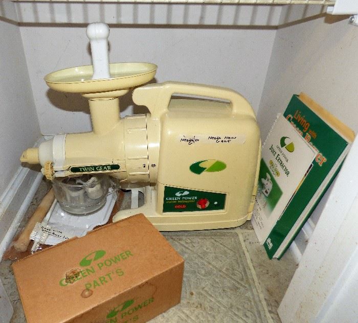Green Power juice extractor with accessories & manuals