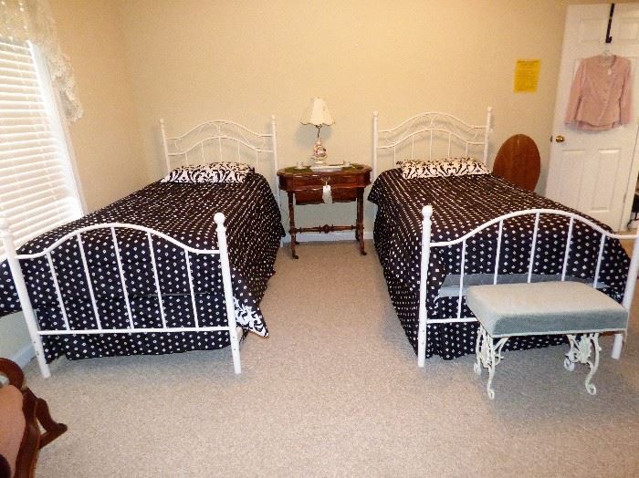 White iron twin bed sets, 
