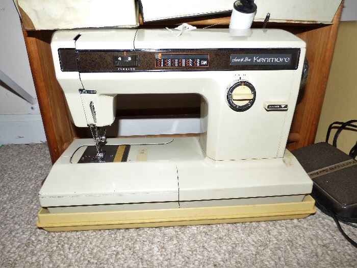 Vintage Kenmore portable sewing machine with case & 3 boxes of accessories (see next pic)  in running order
