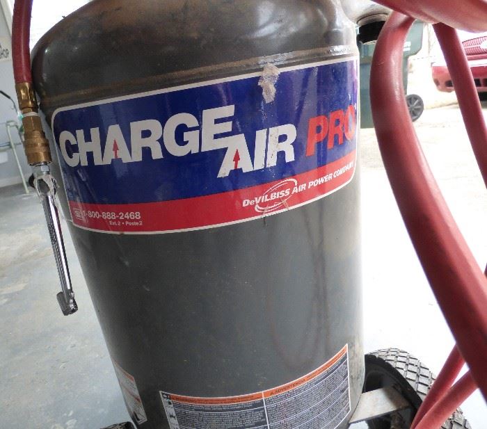 DeVilbiss Charge Air Pro 5.5HP rolling air compressor with hose