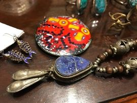 Those fish earrings and COOL!