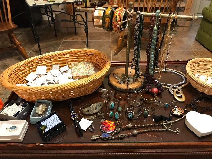 Lots of really unique jewelry including some sterling silver, turquoise and some 14k gold.