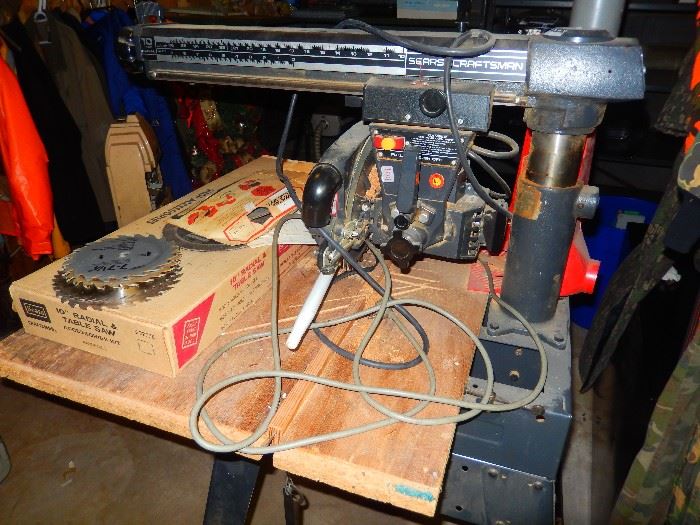 Table saw with all accessories