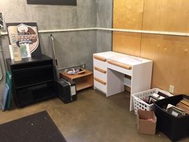 desk,frames and more