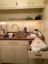 small appliances, linens and vases for sale