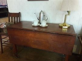 drop leaf dining table