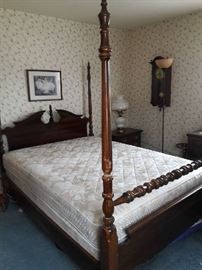 queen four post bed