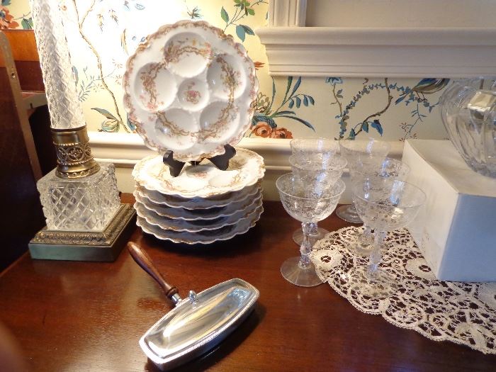 Gorgeous set of vintage Haviland Limoges oyster plates.