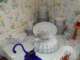 Arlen "Ceylon" china set.