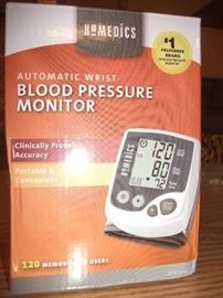 HoMedics BPW-060 Digital Automatic Wrist Blood Pre ...