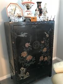 Chinoiserie Cabinet. 