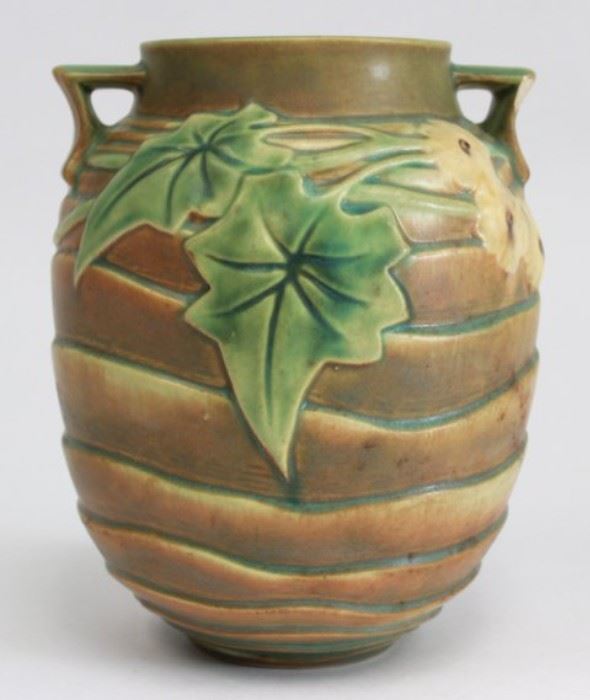 Lot 31: Roseville Luffa Vase