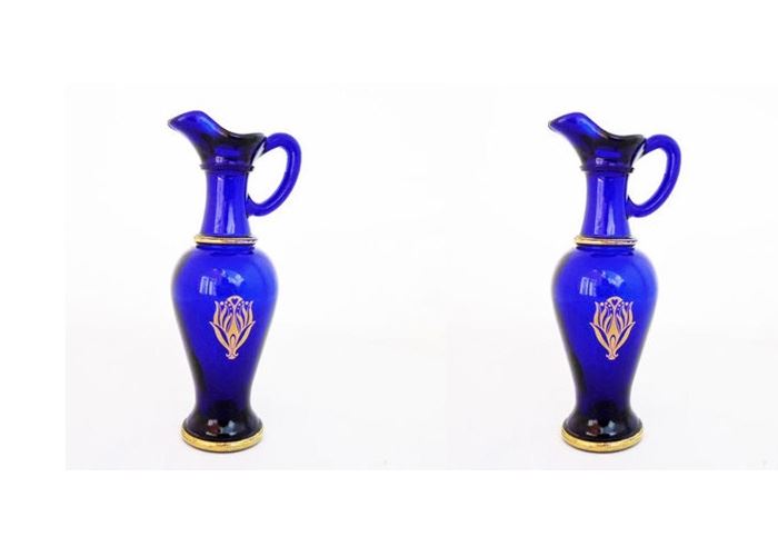 2 blue vase