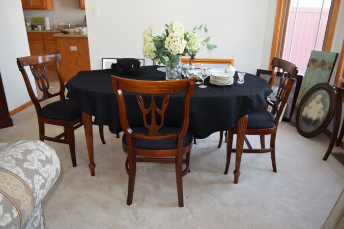 Dining Room table with 6 chairs, pads and internal leaves - Northern Furniture Co. 