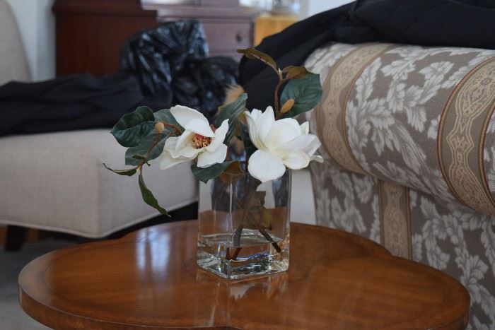 Glass vase w/flowers