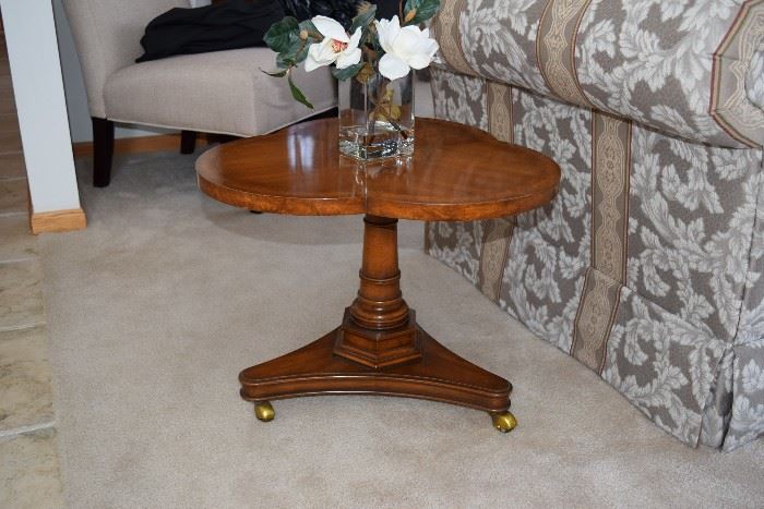Lido Clover shaped side table with casters (2)