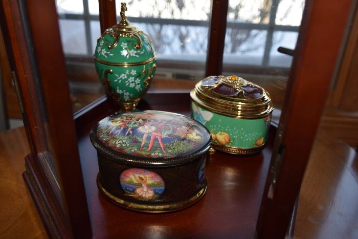 Decorative containers