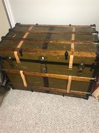 VINTAGE TRUNK
