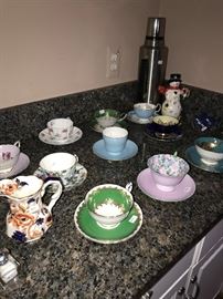 COLLECTIBLE VINTAGE TEACUPS