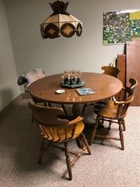SOLID WOOD COUNTRY STYLE / ROUND COTTAGE TABLE AND 4 CHAIRS