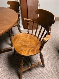 SOLID WOOD COUNTRY STYLE / ROUND COTTAGE TABLE AND 4 CHAIRS