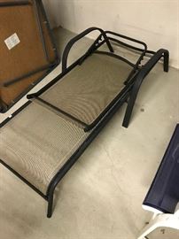 OUTDOOR LOUNGE CHAIR