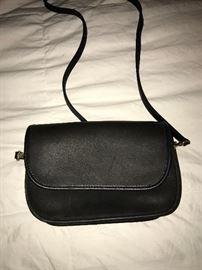 VINTAGE BLACK LEATHER COACH SHOULDER BAG