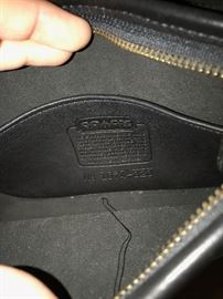 VINTAGE BLACK LEATHER COACH SHOULDER BAG